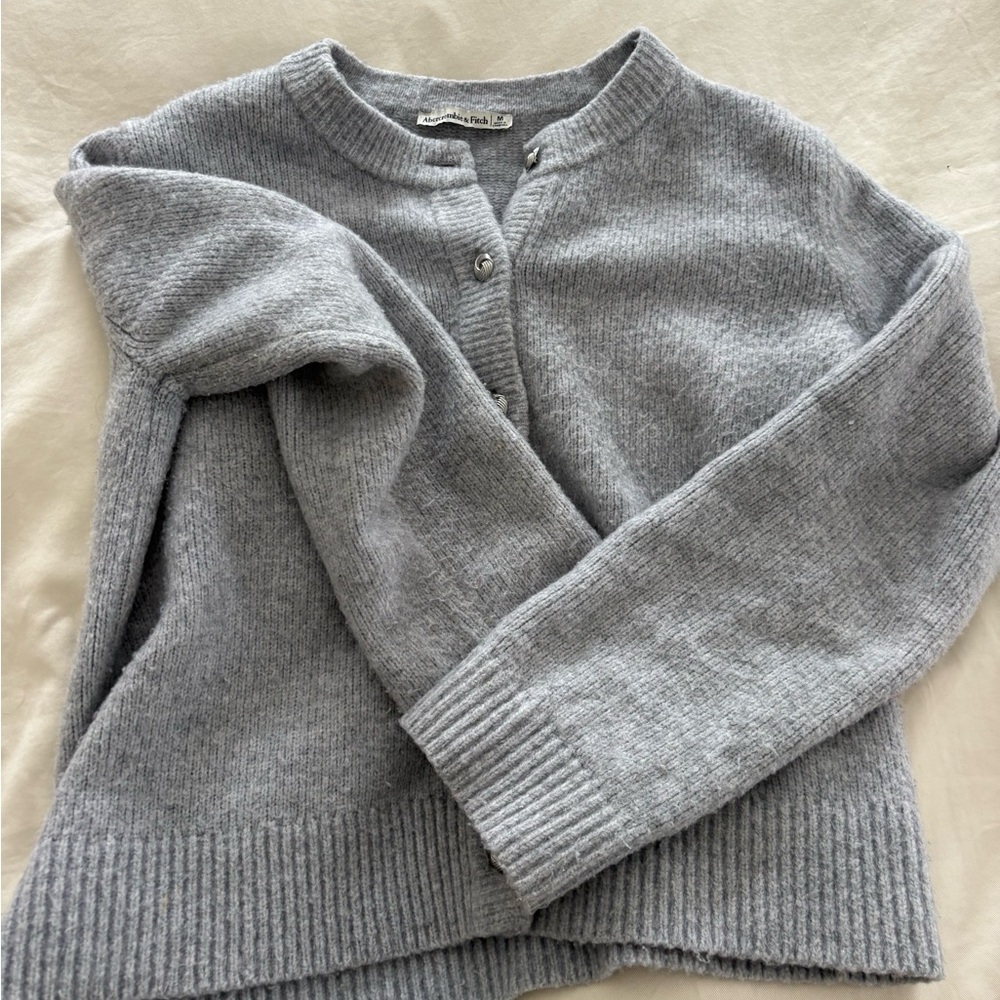 Abercrombie & Fitch Light Gray Crew Neck Sweater